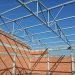 Krovna konstrukcija Doboj BiH Na ovoj krovnoj Konstrukciji površine 1100m2 korišten je rešetkasti krovni nosač (binder) raspona od 21m bez oslonca u sredini.